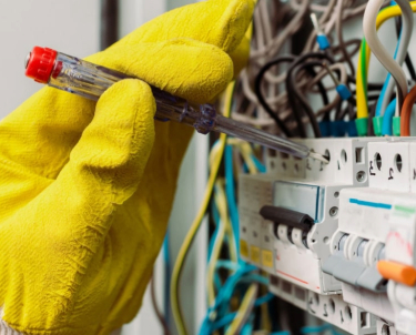 how to choose an electrician