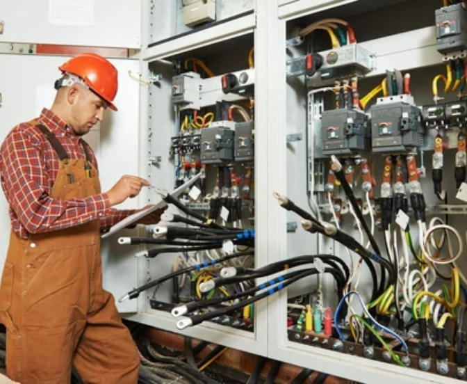 electrician, electical contractor, electrical services, qualified electricians, licensed electrical contractor, 24 hour emergency electricians , repairs, maintenance, rewiring, toptronic energy electrical